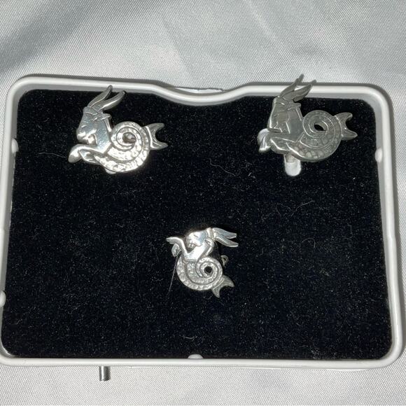 VTG SILVER TONE CAPRICORN CUFFLINKS & TIE CLIP ZODIAC JAN-DEC SEA GOAT SET/3 - Picture 1 of 9